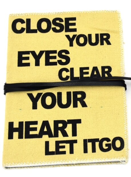 Notitieboek Close Your Eyes handgemaakt van canvas