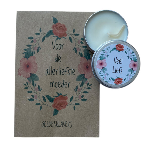 Detailopname van het handgegoten kaarsje veel liefs en het zakje met geluksklaverbolletjes