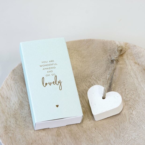 Compliment cadeau zeep  naast het luxe doosje