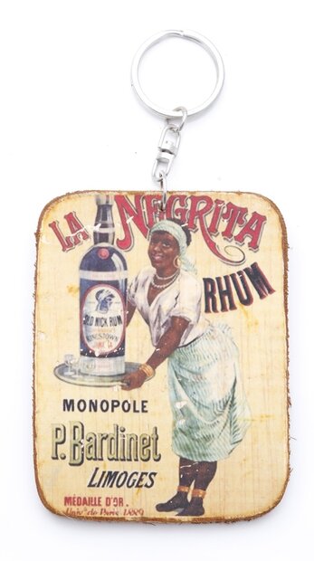 Houten sleutelhanger Rhum met vintage afbeelding van dame met fles rum 8,5 x 6,5 cm