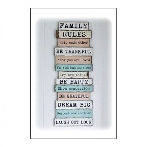 Detailopname van de Engelse quote Family Rules op het geurende zakje