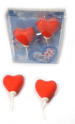 Detail van de hartjes gummen Love is in the air als klein geschenk.