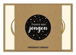 Handgemaakte geurkaart hoera een jongen als origineel kraamcadeau