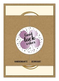 Handgemaakte geurkaart Good Luck Vibes met kraft envelop