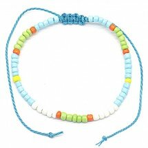 Armband met vrolijke glaskralen en blauw koordje - verstelbaar