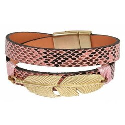 Roze wikkelarmband met snakeprint en gouden veer ornament