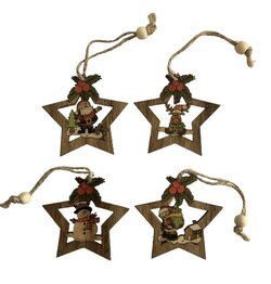 Houten kerst hangers set van 4 sterren met vrolijke kerstfiguren