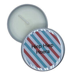 Kaars hiep hiep hoera met streepjes in decoratief blikje