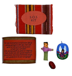 Geluksdoosje SOS kit met zorgpoppetje en geluksengel oranje