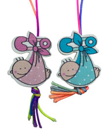 Gelukshanger Baby draagdoek roze / blauw – 10 houten hangers in  een organzazakje