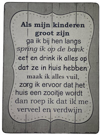Houten tekstbordje met grappige spreuk over volwassen kinderen