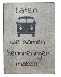 Houten tekstbordje met camperbusje en tekst - Samen herinneringen maken