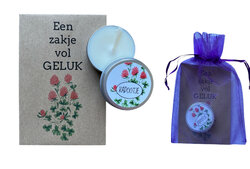 Vol geluk kadootje met klaverbolletjes en kaars in organzazakje