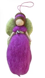 Fairtrade elfje van wol handgemaakte beschermengel in donkerroze en groen