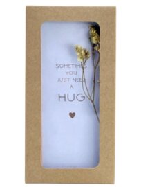 Kraft Cadeaudoosje Need A Hug - Droogbloem op kleivoetje