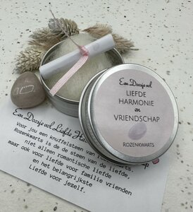 Een doosje liefde, harmonie en vriendschap  Een doosje liefde, harmonie en vriendschap