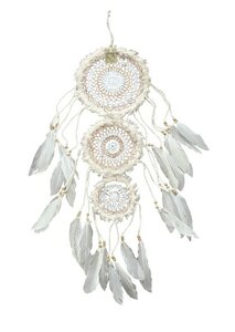 Dromenvanger met drie lagen en witte veren ornament