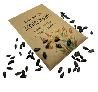 Een zakje zonnestralen voor onze zorgtoppers (zonnebloemzaden) Een zakje zonnestralen voor onze zorgtoppers (zonnebloemzaden)