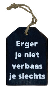 Houten hanger Erger je niet verbaas je slechts Houten hanger Erger je niet verbaas je slechts