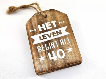 Houten label Het leven begint bij 40 Houten label Het leven begint bij 40