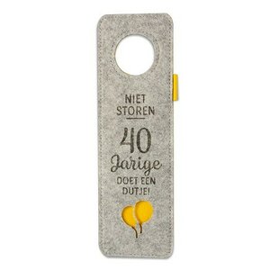 Deurhanger Niet storen 40 jarige... Deurhanger Niet storen 40 jarige...