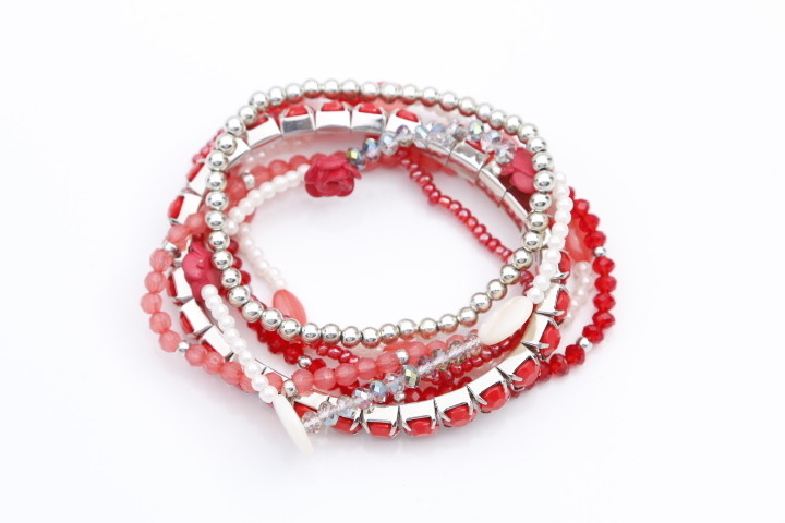 Roze Rode kralenarmbanden (met roosje) Roze Rode kralenarmbanden (met roosje)