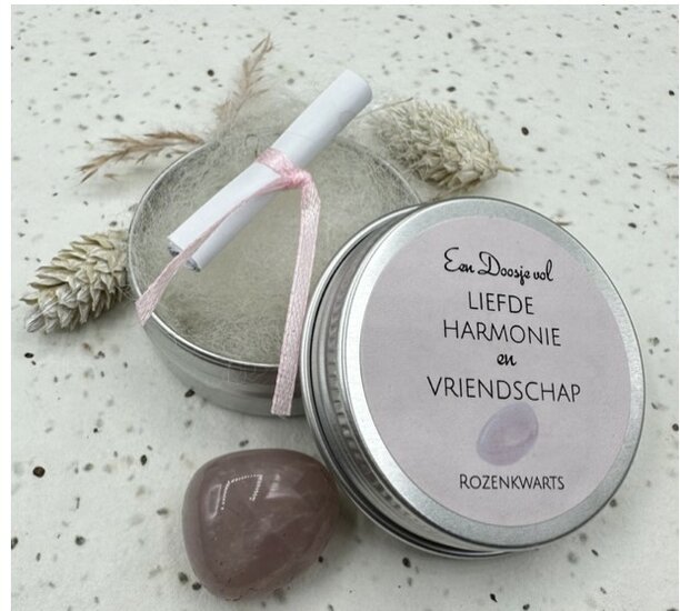 Een doosje liefde, harmonie en vriendschap  Een doosje liefde, harmonie en vriendschap